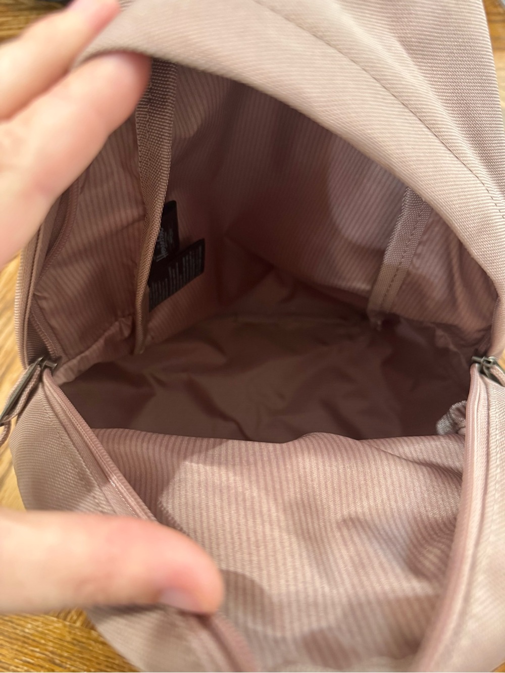 NWT Herschel Classic Mini Backpack in Ash Rose - Picture 4 of 5